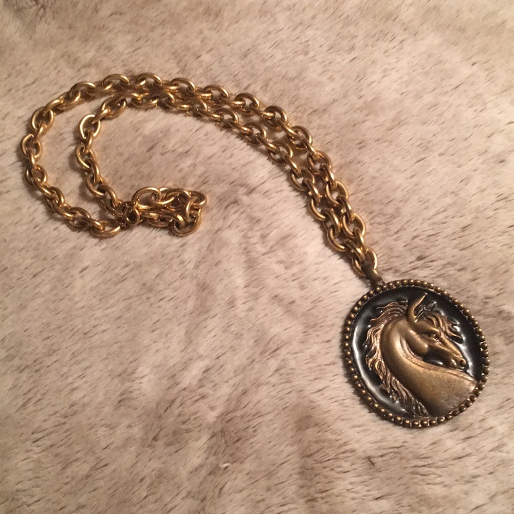 Golden chain horse pendant necklace